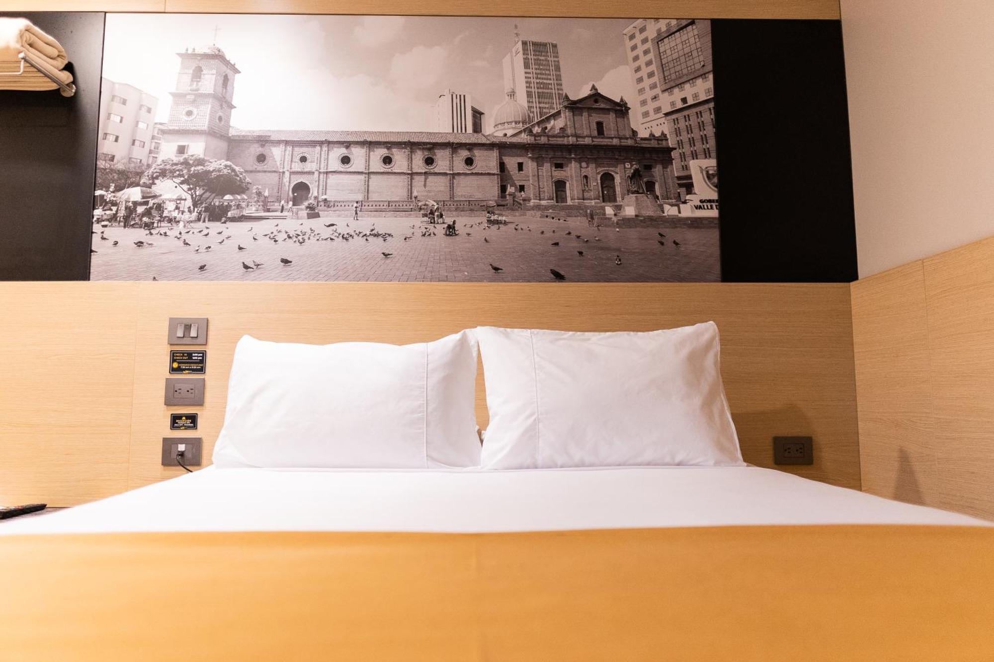 Hotel Foresto 365 Cali Bagian luar foto