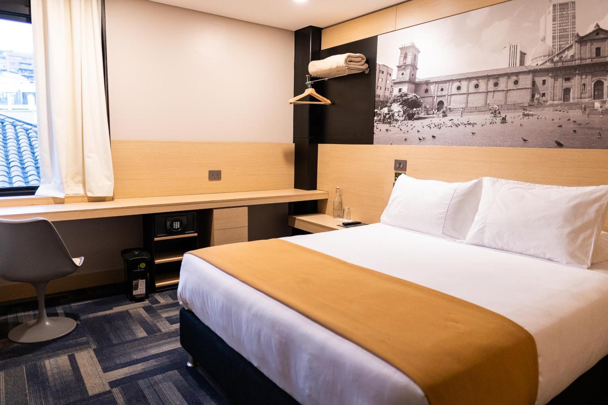 Hotel Foresto 365 Cali Bagian luar foto