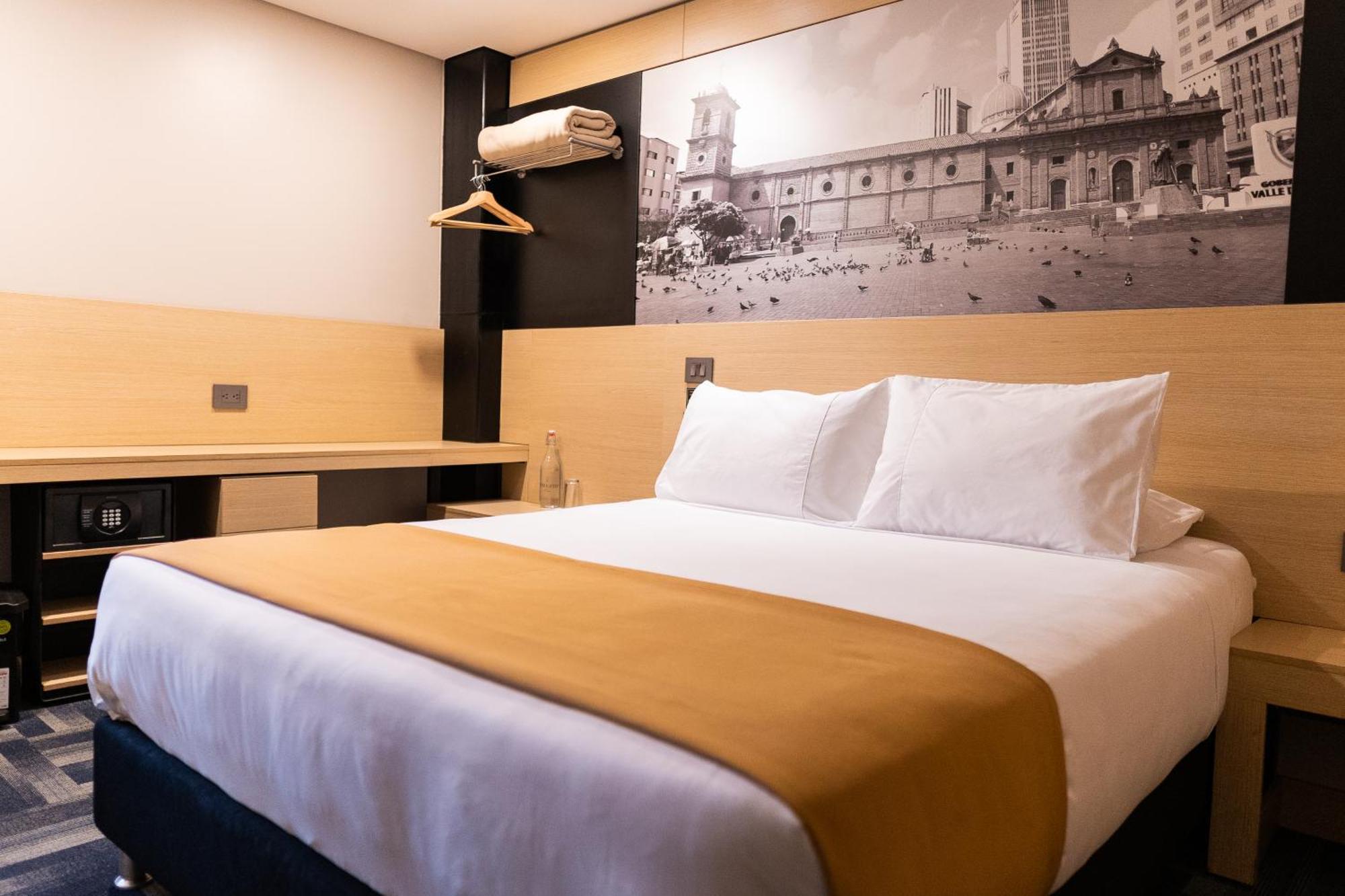 Hotel Foresto 365 Cali Bagian luar foto